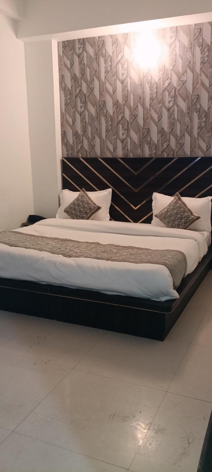 Hotel Blue Heaven Oyotownhouse Ghaziabad Extérieur photo