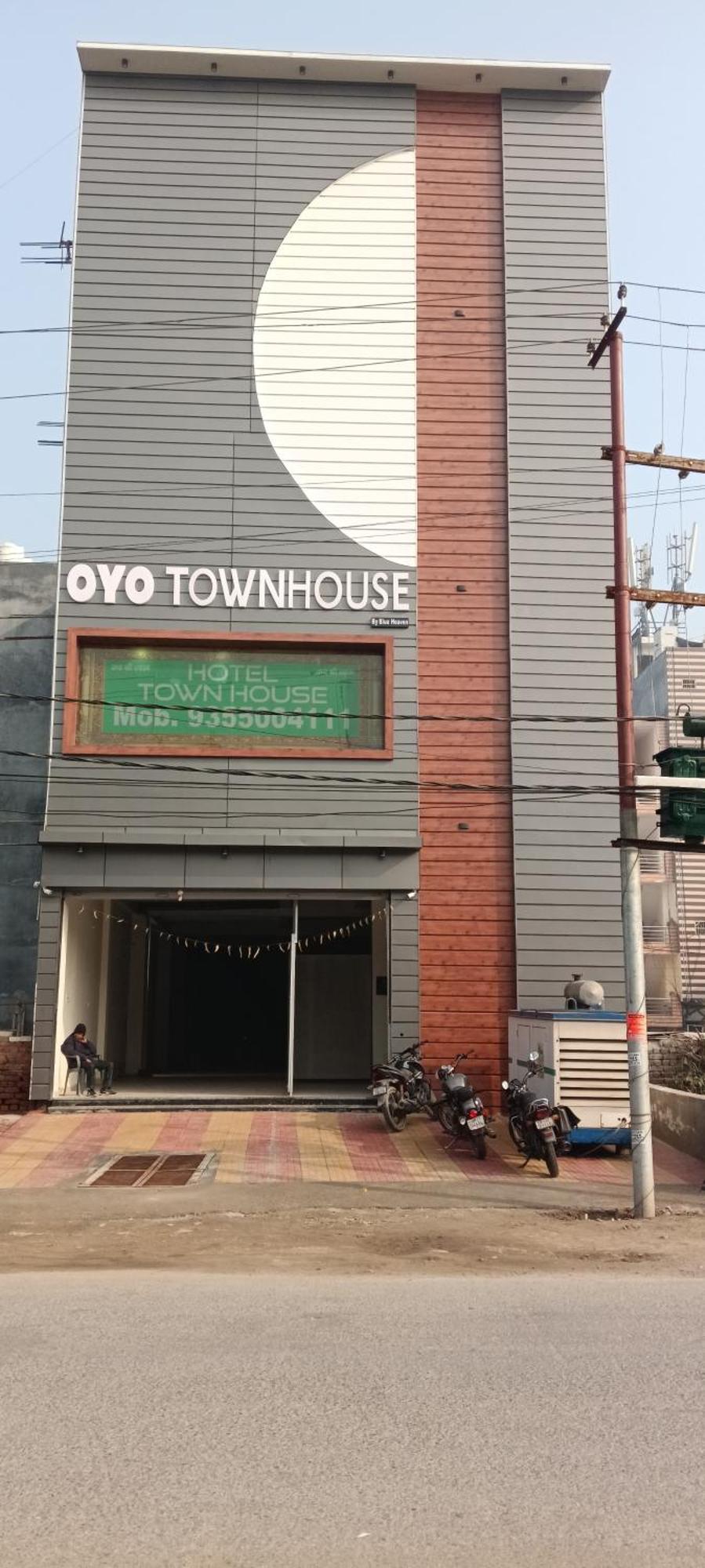 Hotel Blue Heaven Oyotownhouse Ghaziabad Extérieur photo